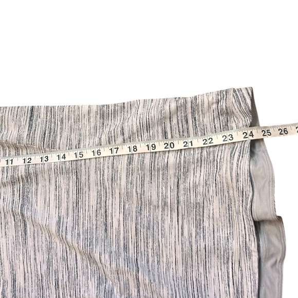 Lululemon Runderful Long Sleeve- Athletic Long Sleeve Top- Size 6 - Picture 3 of 15